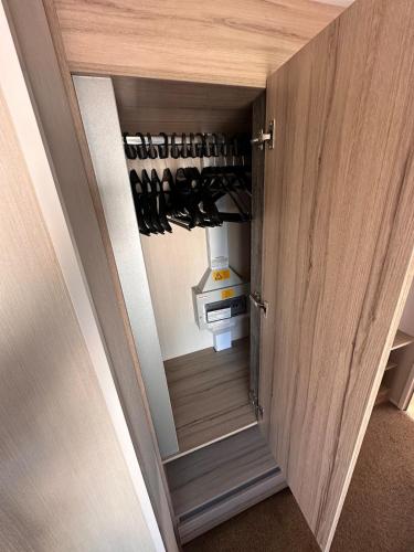 3-Bedroom Swift Caravan - Located in Uddingston, Glasgow at Maryville Caravan Site, Glasgow (photo 8)
