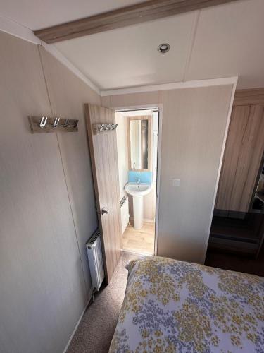 3-Bedroom Swift Caravan - Located in Uddingston, Glasgow at Maryville Caravan Site, Glasgow (photo 5)