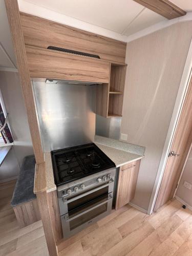 3-Bedroom Swift Caravan - Located in Uddingston, Glasgow at Maryville Caravan Site, Glasgow (photo 4)