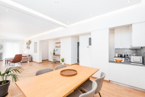 Spacious apt with 2 beds and 2 baths in Pagrati, Atene (foto 2)