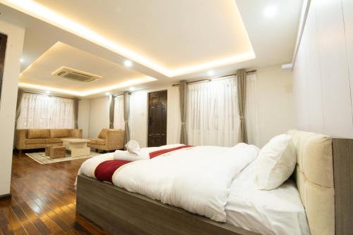 Deluxe Room (2 Adults + 1 Child)