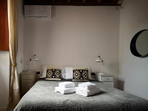 One of a kind Near The Duomo w/Balcony Palace Apt - image 10