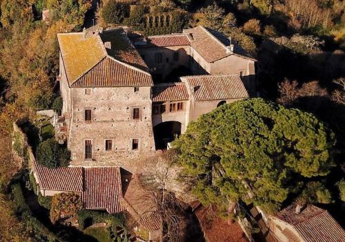 Castello Farnese, Roma, sulla Via Francigena in 伊索拉法爾內塞