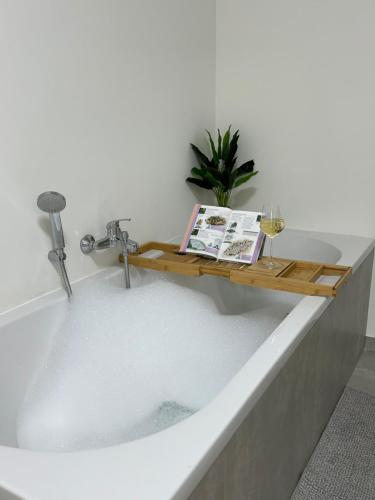 House with garden, fireplace and hot tub, Kinrooi (фото 8)