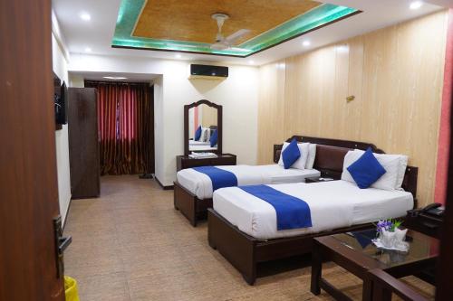 National Hotel - image 13