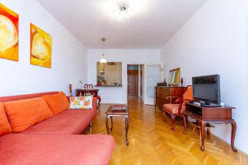Vintage Parlament View Riverside Apt w AC by NW, Budapest