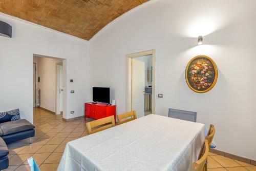 GuestHost - Cozy Flat X4 in a Historic Silk Mill, Модена (фото 7)