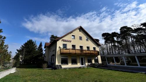 Pension Schwesinger - Accommodation - Ottendorf-Okrilla