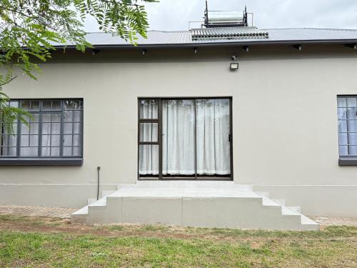 Home Away Nest in Emalahleni
