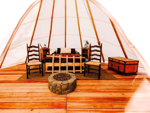 Cozy and Authentic Tipi Rental on Working Horse Ranch near Denver, Colorado in Hudson (CO)