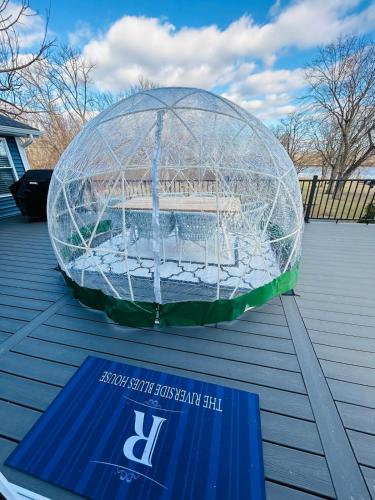 Connecticut Waterfront Home, With Hot Tub, Cozy in Rocky Hill (CT)