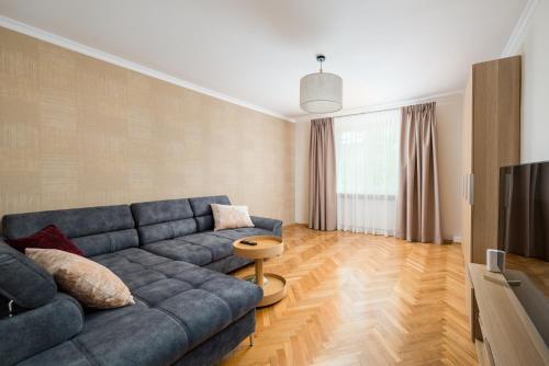 Saxon Garden Spacious Apartment by BookingHost, Warschau