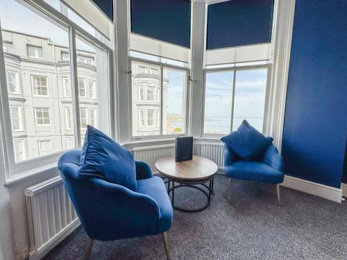 Deluxe Suite with Sea View image 6
