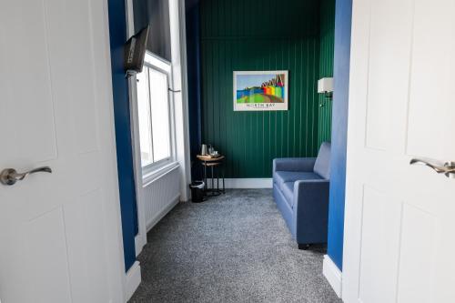 Deluxe Suite with Sea View image 7