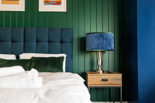 Deluxe Suite with Sea View image 9