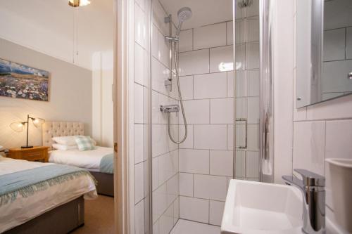 Dunedin Guest House - image 2