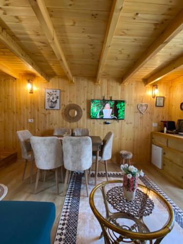 Economy Quadruple Room with Shared Bathroom image 10