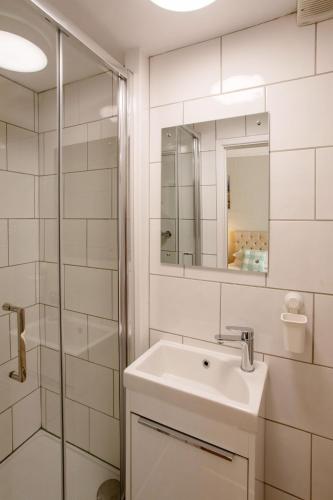 Dunedin Guest House - image 9