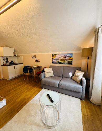 APT. STONE-LODGE - image 12