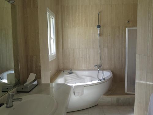 King Suite with Spa Bath