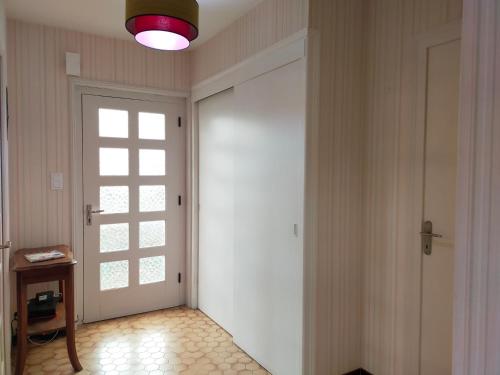 Ieeja, Chez Tata Malou - Maison avec jardin, cour fermée, proche toutes commodités (Chez Tata Malou - Maison avec jardin, cour fermee, proche toutes commodites) in Saint-Julien-Chapteuil