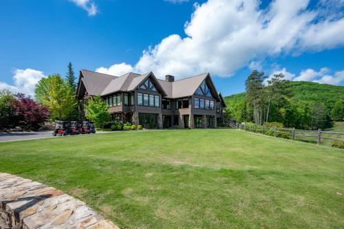 Waters Edge Lodge in Big Canoe
