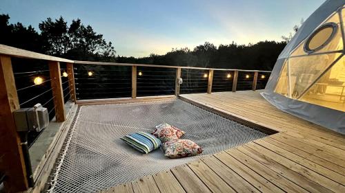 Sublime Glamping Dome in Texas for Memorable Vacations in Burnet in Бернет