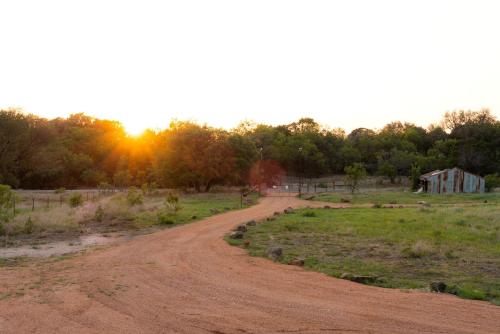Sublime Glamping Dome in Texas for Memorable Vacations in Burnet in Бернет