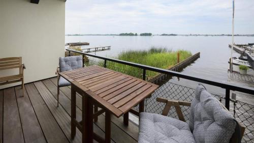 Plassenzicht Logies & Sloepverhuur in ลูซเดรก