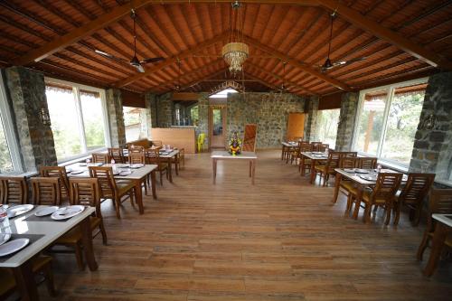 Eshi Resorts and Restaurant - Bhimashankars Jungle Luxury Resort in Tale Ghar