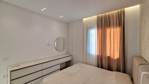 Dea Apartment Vlora Full Sea View - image 3