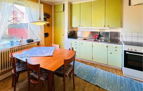 Kitchen, 3 Bedroom Nice Home In Brattfors in Storebro