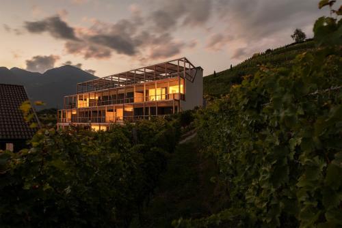 byHaller Suites & AO Restaurant