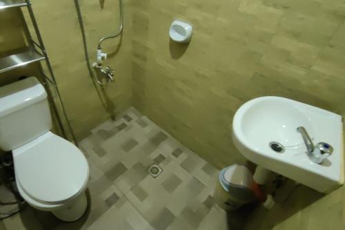 Standard Triple Room image 4