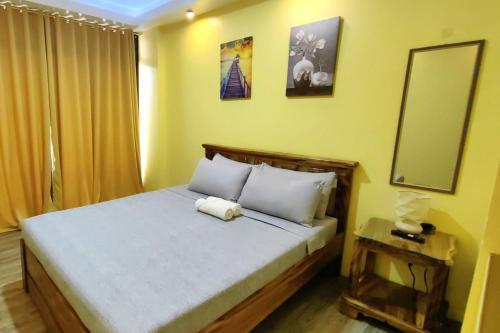 Standard Queen Room image 8