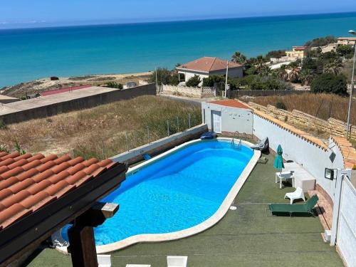 Skats, Villa Baia Smeralda by Holiday World in Zingarello
