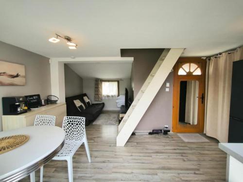 Havre de Paix avec Jardin privatif et Parking Gratuit à 15 min de Versailles (Havre de Paix avec Jardin privatif et Parking Gratuit a 15 min de Versailles) in มองติกนี เลอ บรูตงนิช