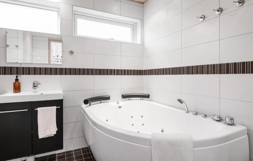 Vannas istaba, Gorgeous Home In Transtrand With Wifi in Rorbacksnas