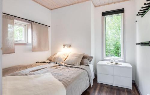 Gorgeous Home In Transtrand With Wifi in Rorbacksnas