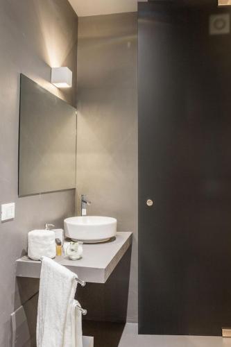 Deluxe Double Room image 6