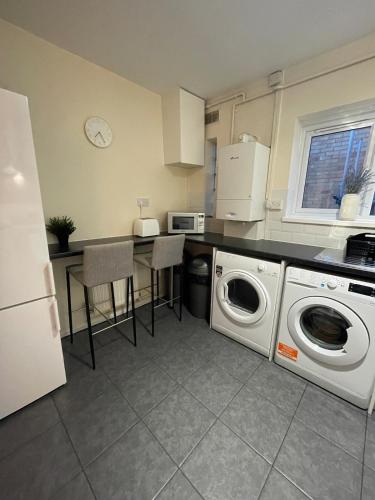 Konyha, Professional 3-bed flat in Greenstead