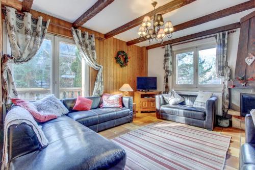 Large 8 Bedroom Chalet in Essert Romand