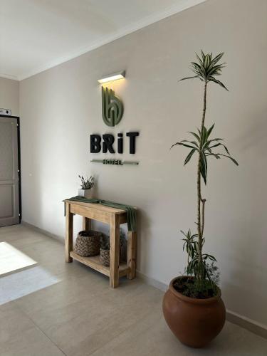 Brit Hotel