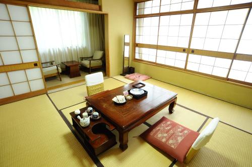 room detail thumbnail 0