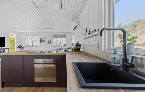 Kitchen, Cozy Home In Ebeltoft With Wifi in Ebeltoft City Center