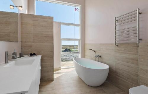 Badkamer, Beautiful Home In Hadsund With Sauna in Hadsund