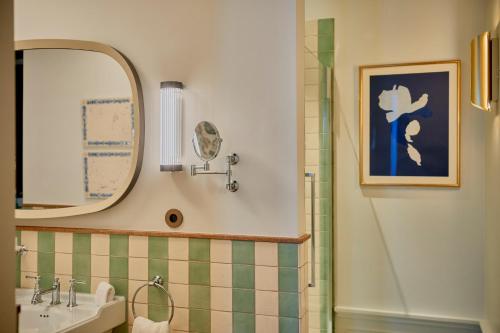 room detail thumbnail 2