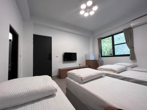 Dawn Valley in Green Island