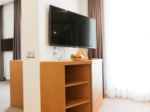One-Bedroom Suite image 10