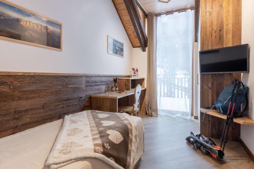 Standard Single Room with Mountain View